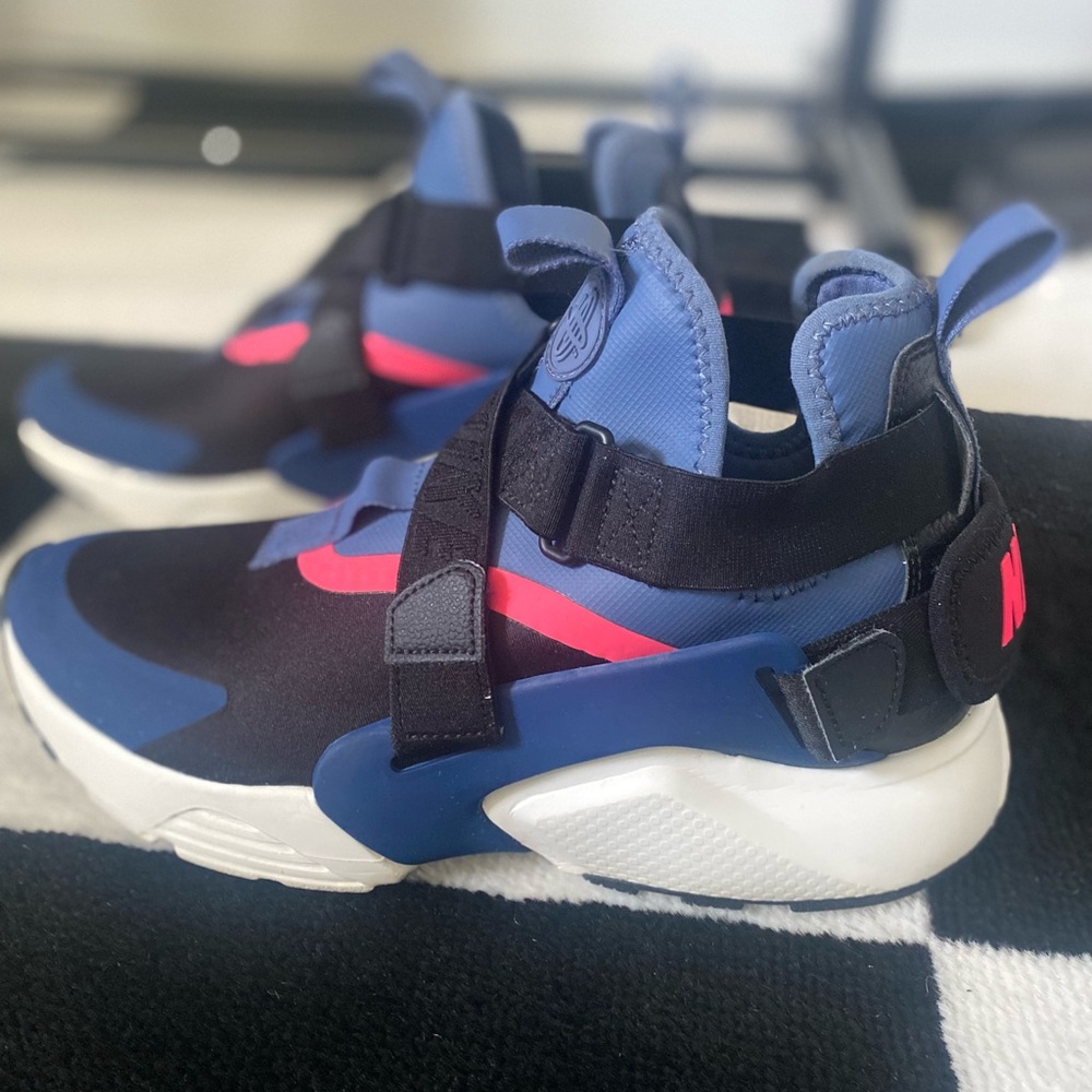 NIKE HUARACHE CITY